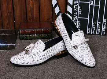 Italijanski čevlji moški pravega usnja Ravno zdrsne na Loafers Beli Kristalni Bling Bling Nosorogovo Obleko poročni Čevlji zapatos hombre