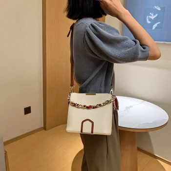 Dame Moda Sel Vrečko Verige okrašena torbici 2020 novo vedro vreča Žensk luksuzni design torba Dnevno crossbody vrečko