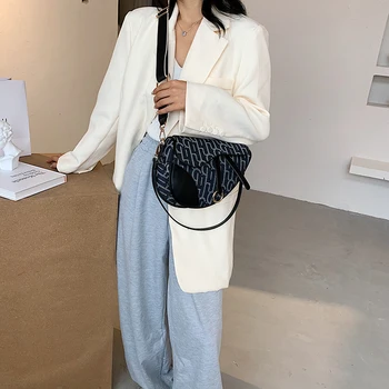 Ramo torbe za ženske do leta 2020 nov trend crossbody luksuzni oblikovalec sedlo mahjong fuzzy črne dame platno pu usnje prsih vrečko