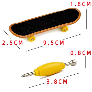 Prst Skateboard Nastavite Žep Igrače Mini DIY Kovinski Nosilec S Plastično Ploščo Več Izbiro Slogi Poda Z Naključnim